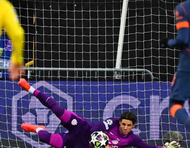 赛地聚焦——社区盾今晨热度飙升，上海海港手感冰凉，引发热议，轮换策略成焦点的简单介绍